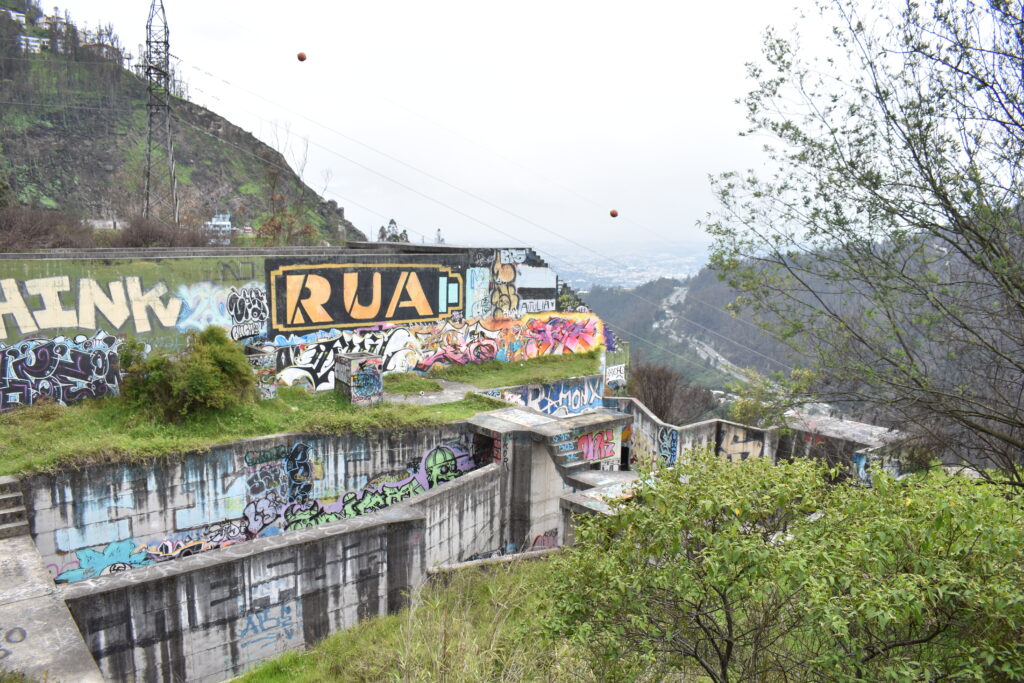 Lugar abandonado con graffitis